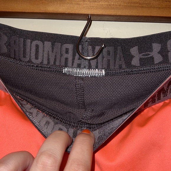 Under Armour Spandex and Shorts Size Large - Picture 4 of 4
